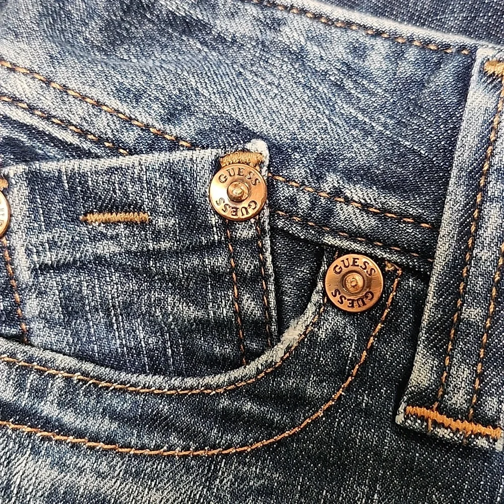 NWOT GUESS Women's Blue Denim Shorts - Picture 8 of 8